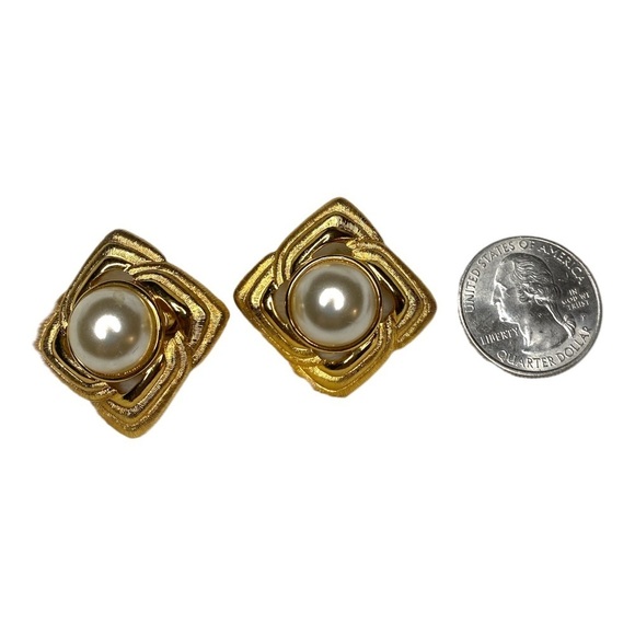 Vintage 80s signed NAPIER maximalist faux pearl gold tone‎ screw back earrings - Picture 6 of 9